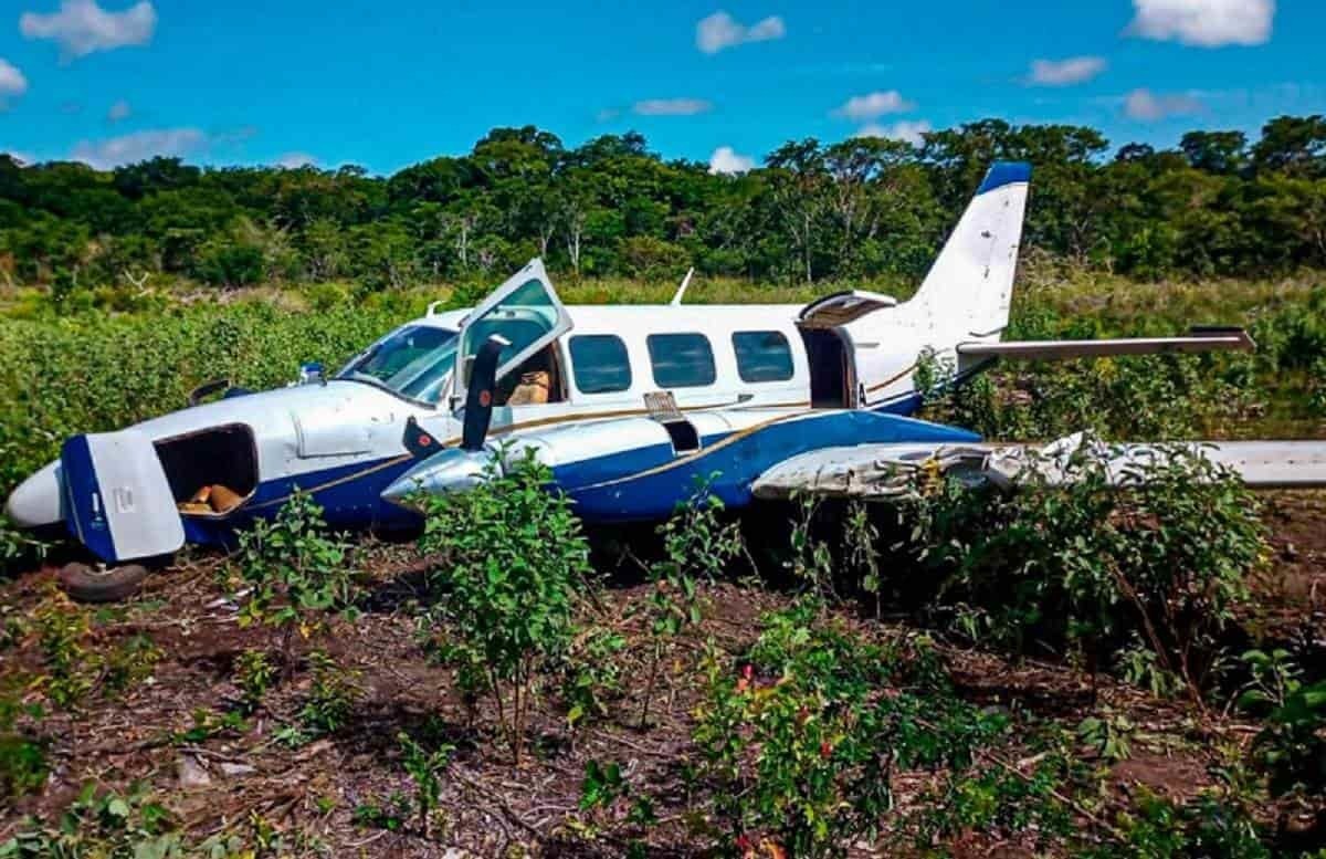 Asegura SEDENA avión con cargamento de cocaína en Campeche