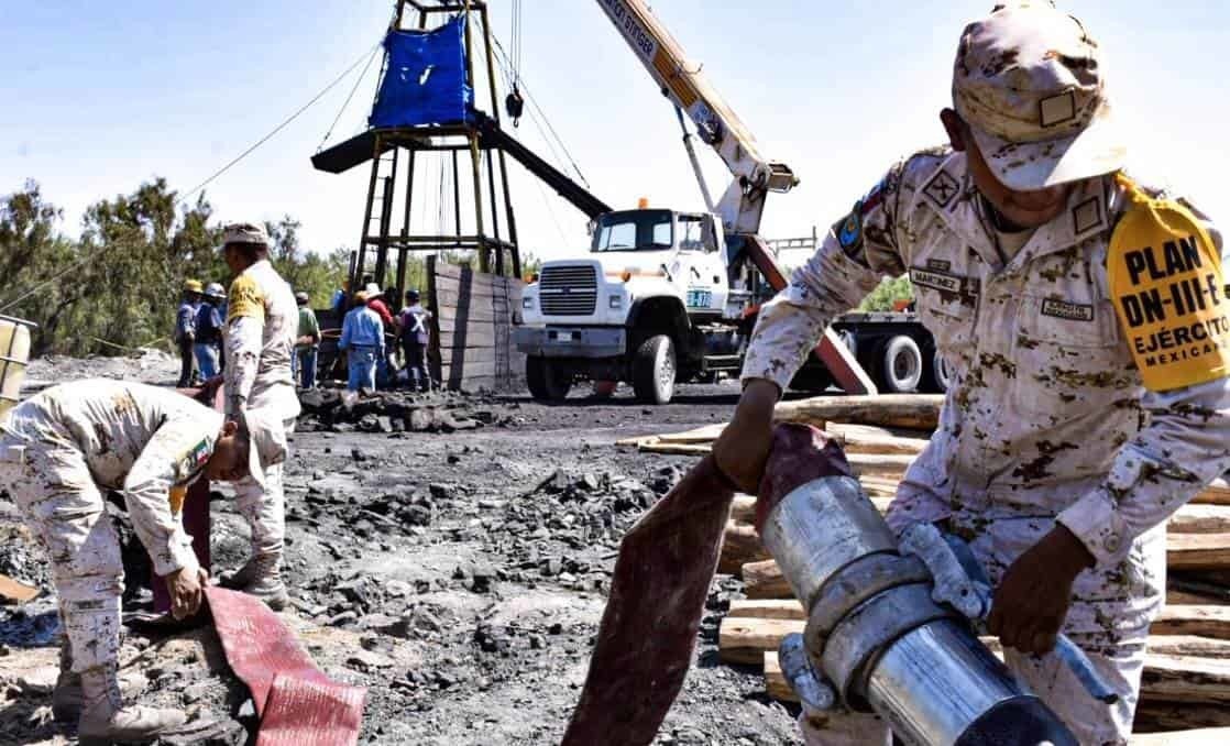 Suman esfuerzos para extraer agua y salvar a mineros atrapados en Coahuila
