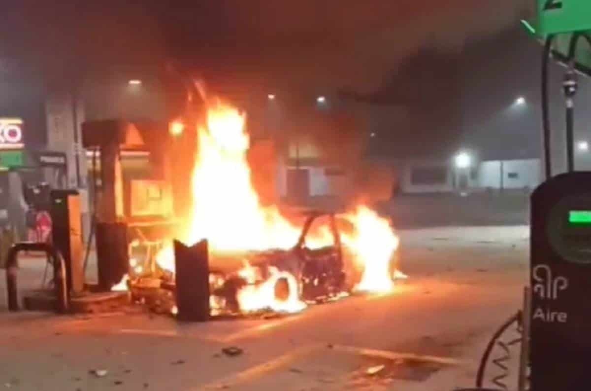 VIDEO: Incendian gasolinera en Zitácuaro, Michoacán