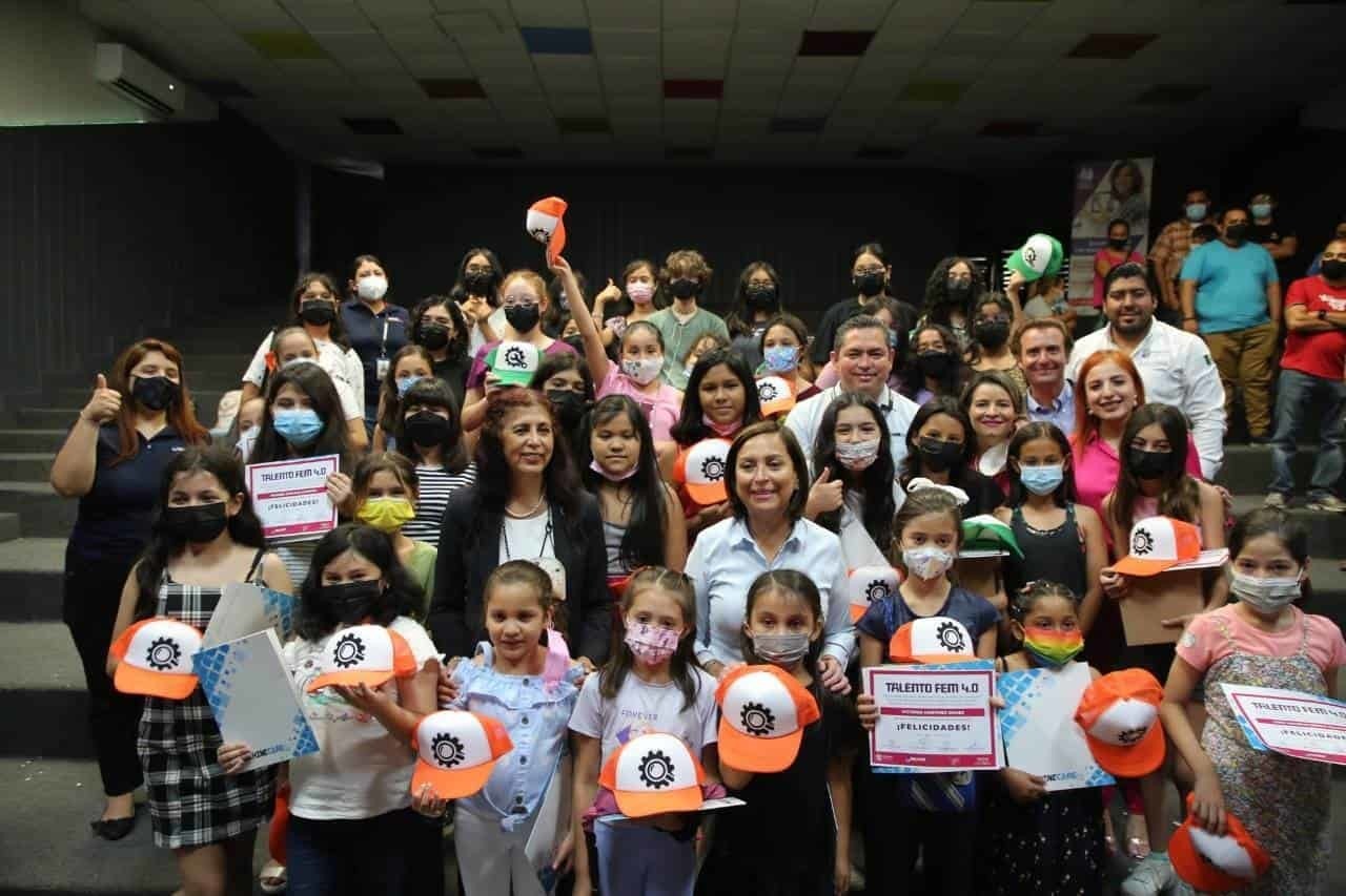 Promueve Cristina Díaz talento de niñas en ciencia y tecnología