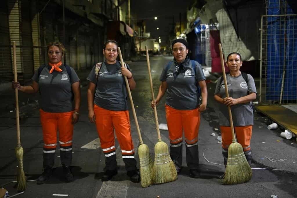 Día del Barrendero: Gobierno de Monterrey reconoce a personal de limpieza