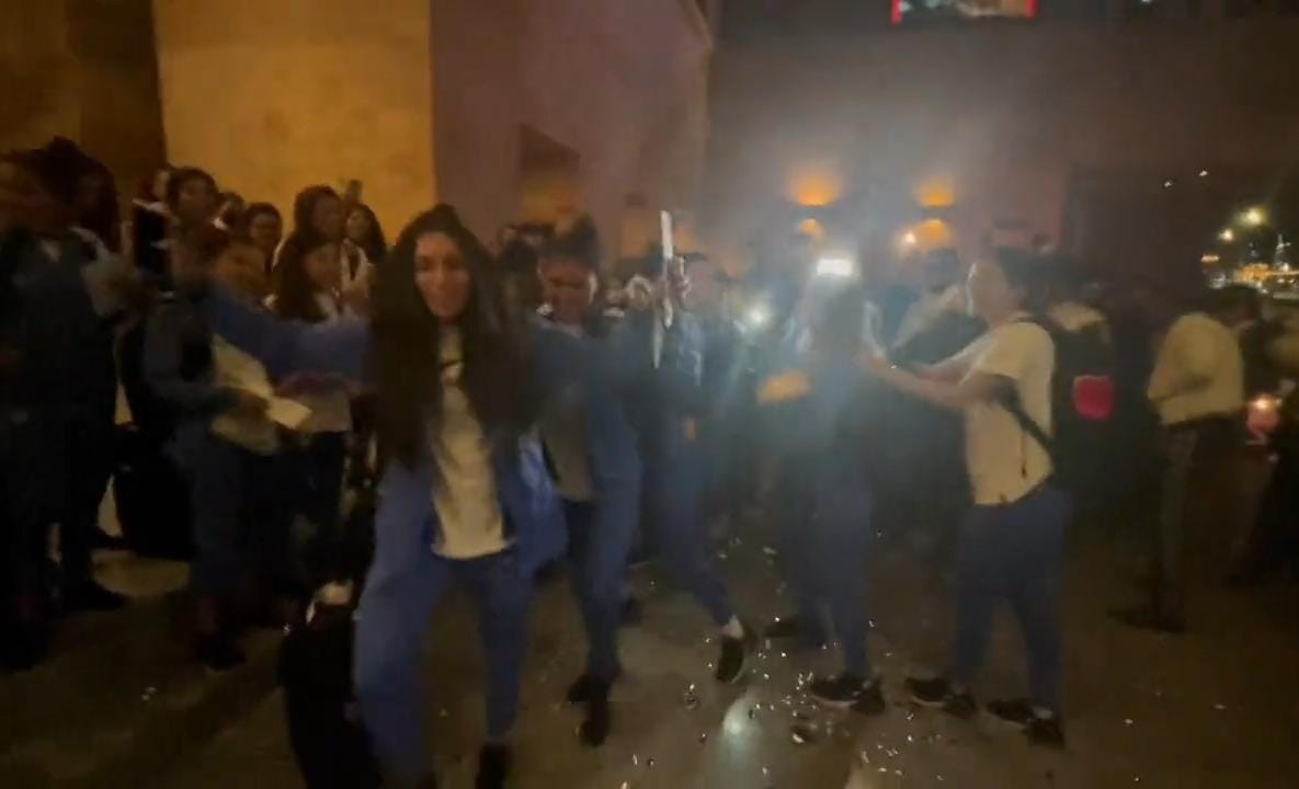 América Femenil son recibidas con mariachi