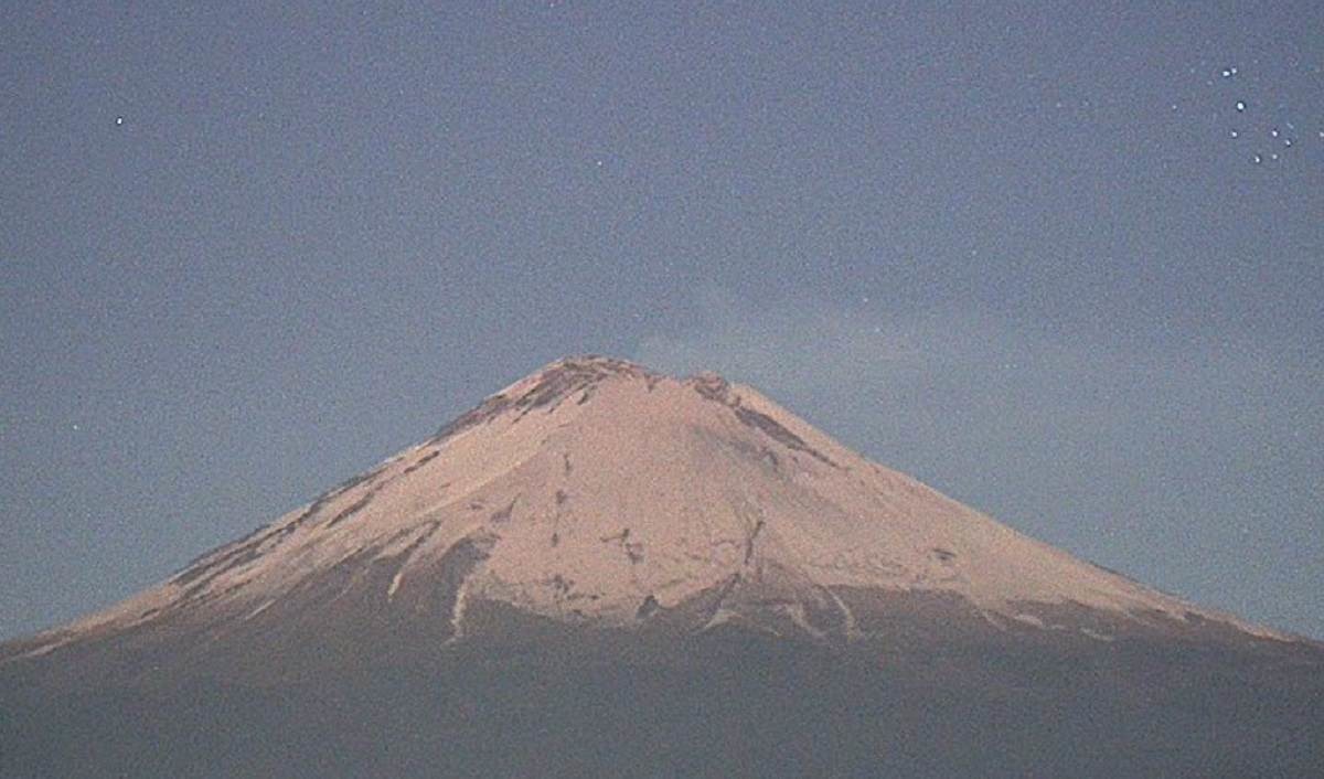 Pinta nevada de blanco al volcán Popocatépetl