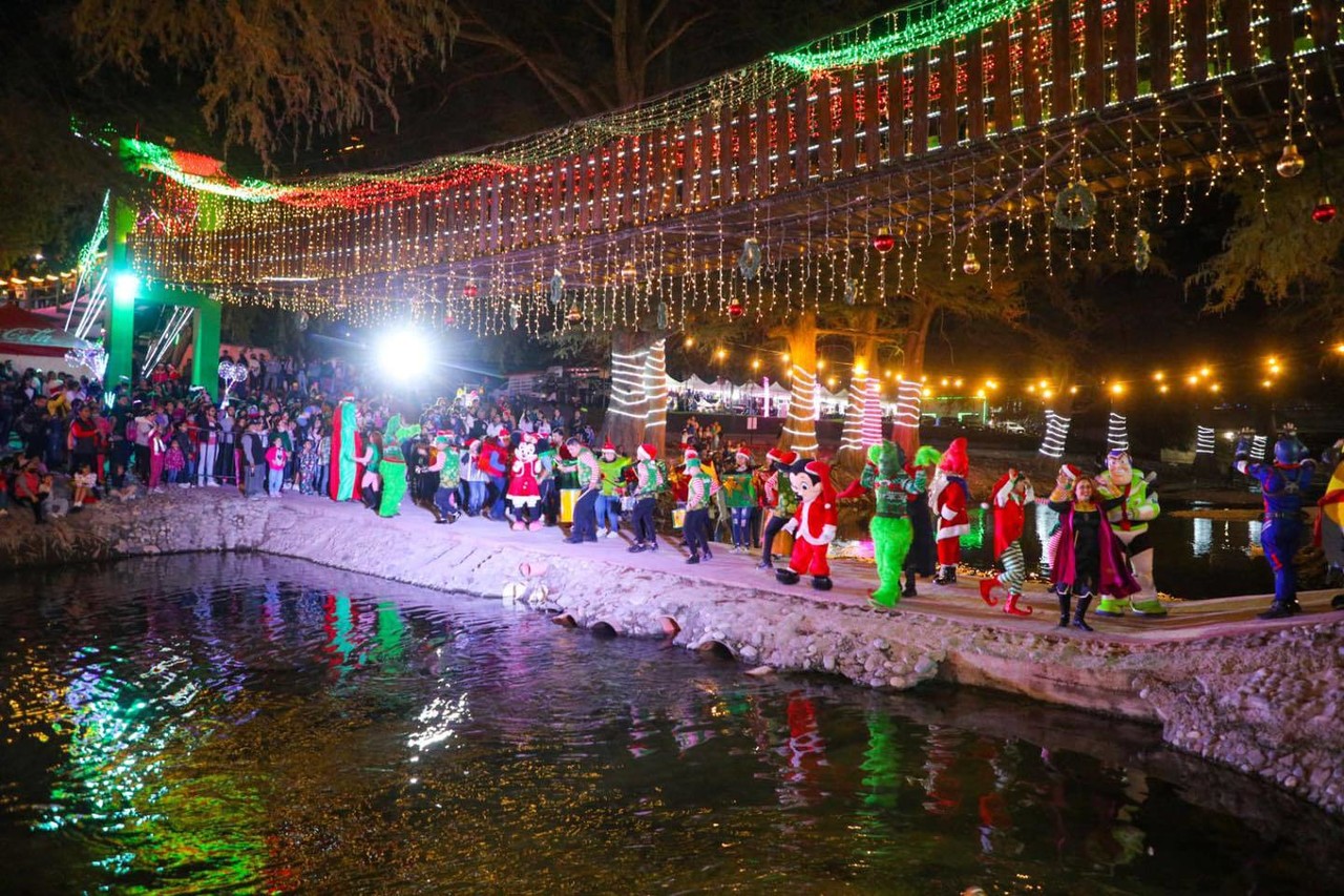 Cientos de familias disfrutan de Mágica Navidad del Río Encantado en el Parque Tolteca. Foto: Facebook Cristina Díaz