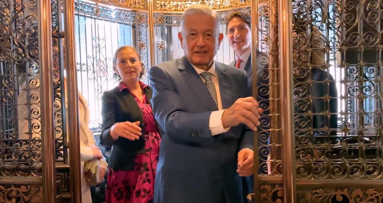 VIDEO: ¡Bajan! AMLO se convierte en elevadorista de Biden y Trudeau