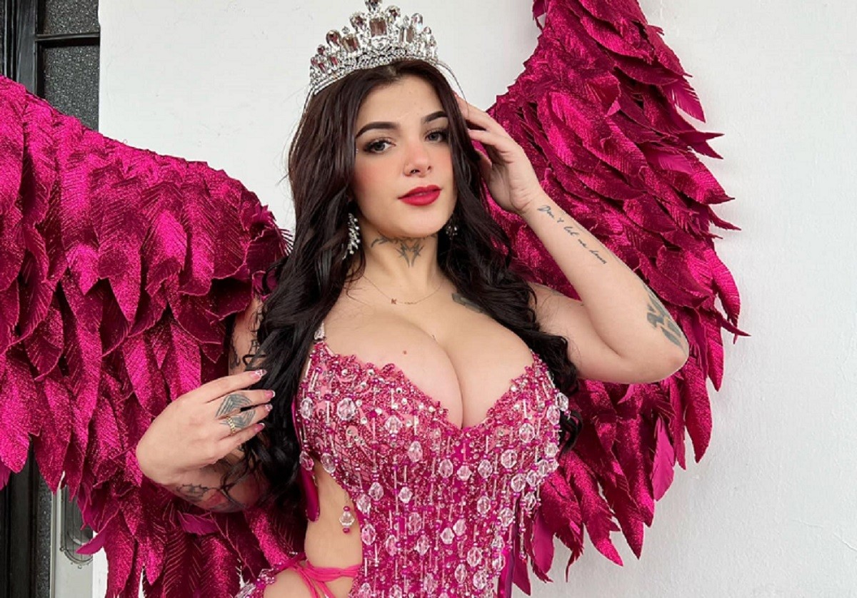 Asistentes al Carnaval Internacional de Guaymas 2023 lanzaron huevos a la modelo Karely Ruiz. Foto: Karely Ruiz