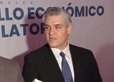 El secretario de Economía, Iván Rivas Rodríguez señaló que Nuevo León tiene agua para las empresas. Foto. Carolina León