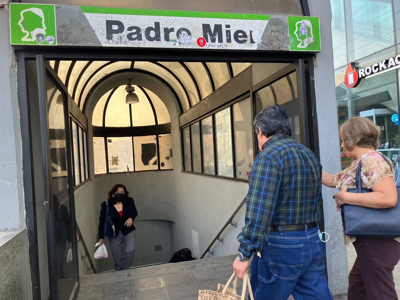 Cierran parcialmente Estación Padre Mier