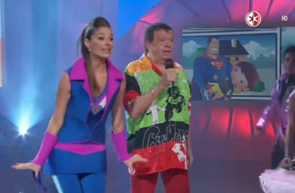 Fans de 'Chabelo' despidieron al conductor con 'Adiós Superman', aquí con PatyLu. Foto. Captura de Imagen