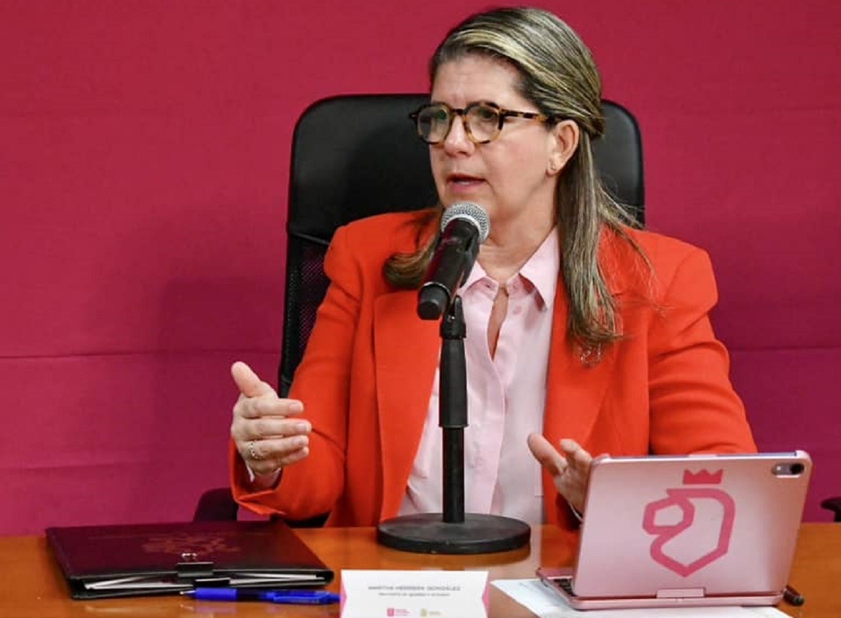 La titular de la Secretaría de Igualdad e Inclusión de Nuevo León, Martha Herrera, durante una conferencia de prensa. Foto: Facebook Secretaría de Igualdad e Inclusión