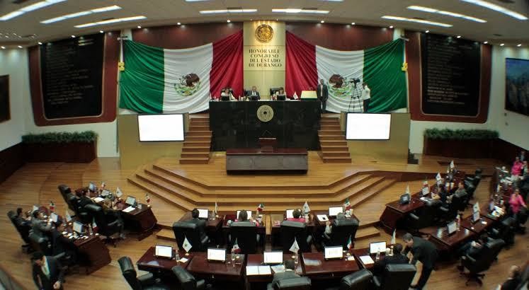 La presidenta del Consejo Coordinador Empresarial de Durango, ha dejado en claro que aumentar el número de legisladores locales, puede ser una carga económica. Foto: Aida Campos.