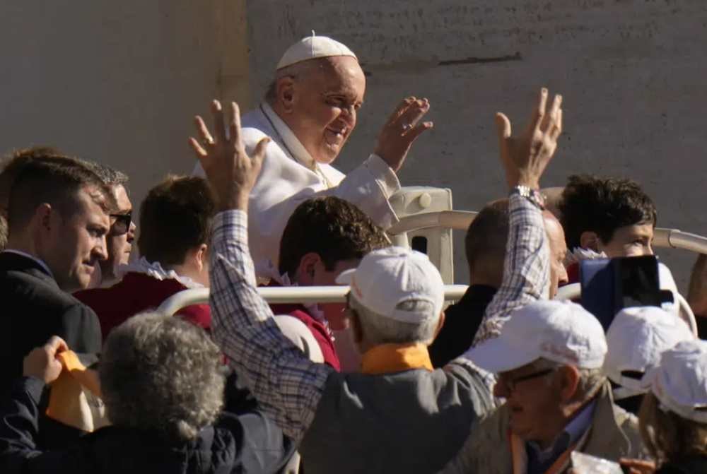 Papa Francisco permitirá votar a mujeres en próximo sínodo de obispos.  (AP Foto/Alessandra Tarantino)