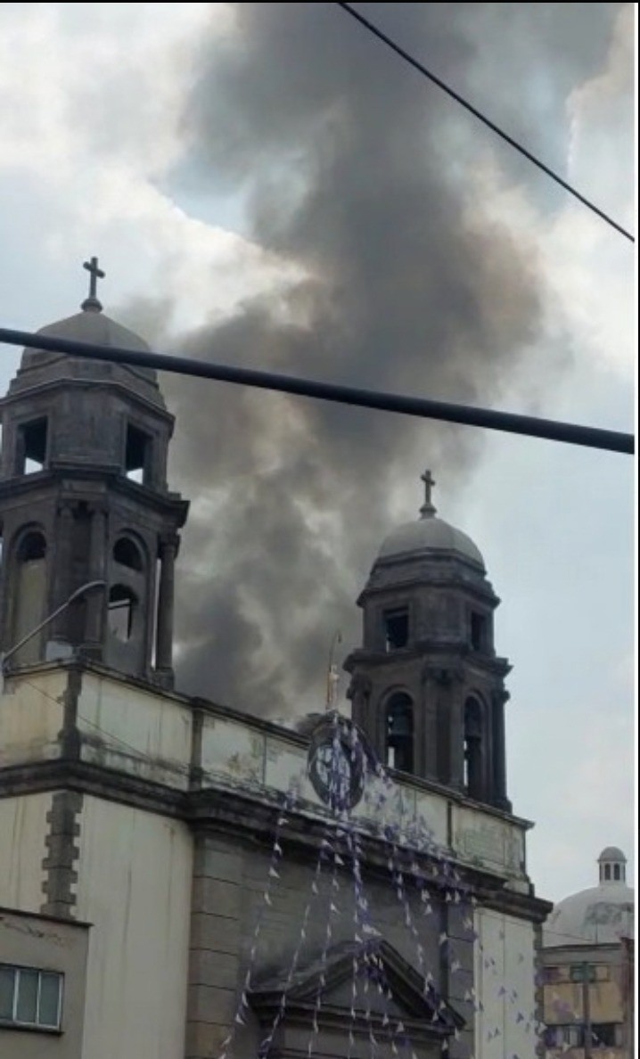 Incendio En Bodega De Plásticos En El Centro Histórico De Ciudad De