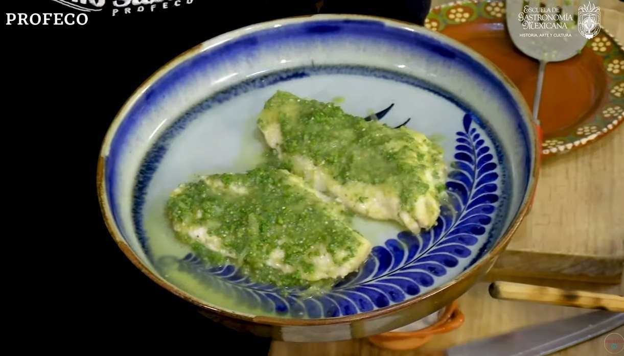 'Filete de Pescado en salsa de Huauzontle' con el Chef Yuri de Gortari. Foto. Captura de Imagen