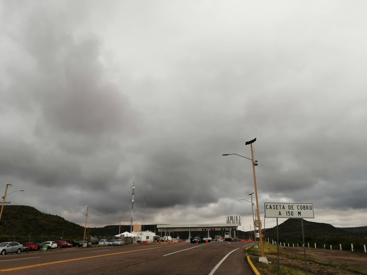 La autopista Durango - Mazatlán ha presentado inconsistencia desde el día se su inauguración. Foto: Aida Campos