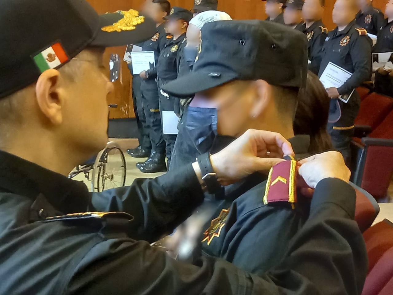 Dos policias recibieron ascensos por actos heroicos en operaciones policiales. Foto. Cortesía