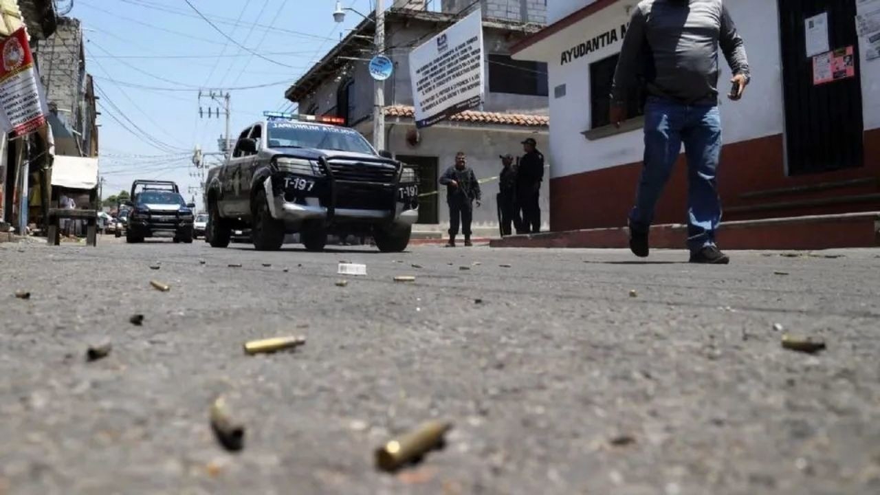 Una persona fue asesinada y dos cadáveres más aparecieron en diferentes puntos de la ciudad de León, Guanajuato. Foto: Hombres del poder.