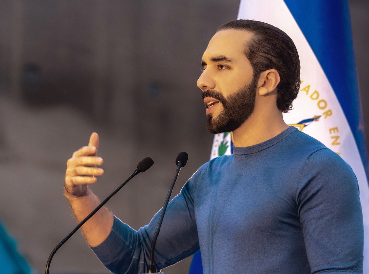 Nayib Bukele se inscribe como precandidato para elecciones