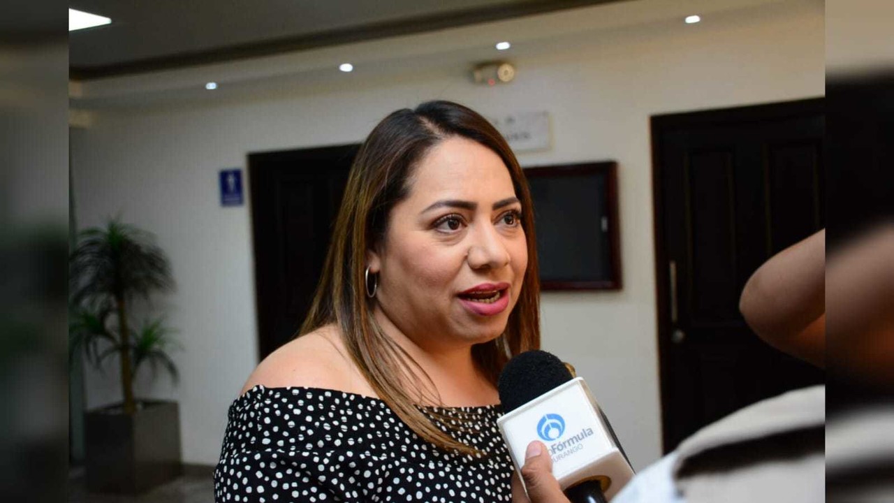 Por una cultura de donación de sangre, la diputada Sughey Torres exhortó a los jóvenes a que también participen en actos altruistas como este, pues donar sangre puede salvar vidas. Foto: Cortesía Congreso del Estado.