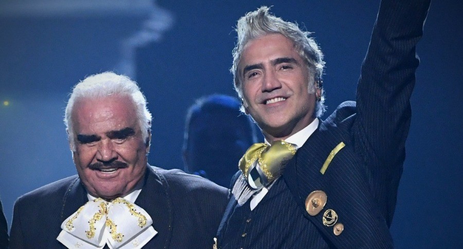 Después de que Alejandro Fernández recordó a Vicente Fernández con un video en el Día del Padre, los internautas criticaron al cantante. Foto: El Pulzo.