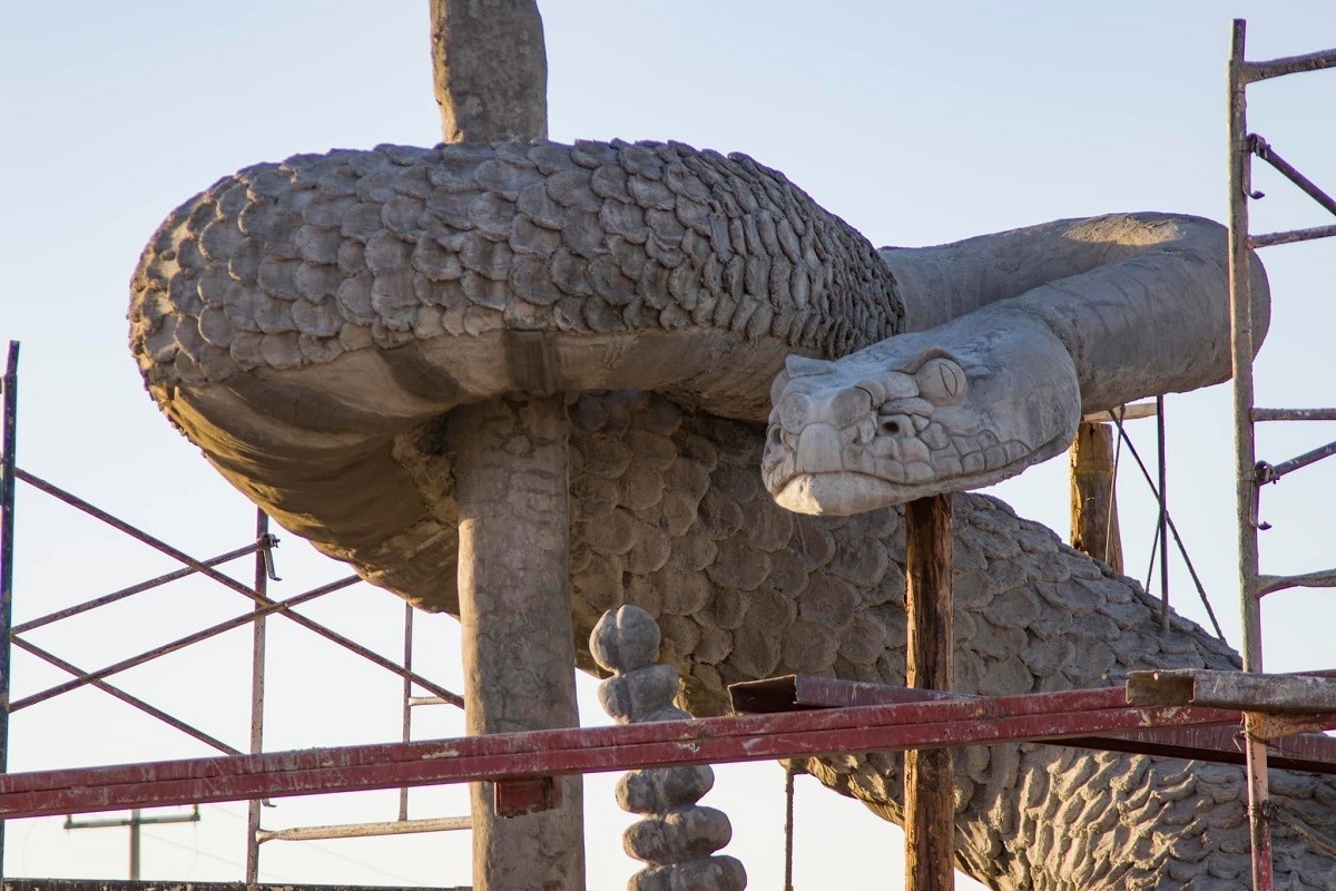 La obra 'Guardián del Desierto' del artista colombiano, Dick Rivas, se inaugurará el sábad0 17 de junio de 2023 en el 'Desert Ranch' de Chihuahua. Foto: Facebook The Juárez Times