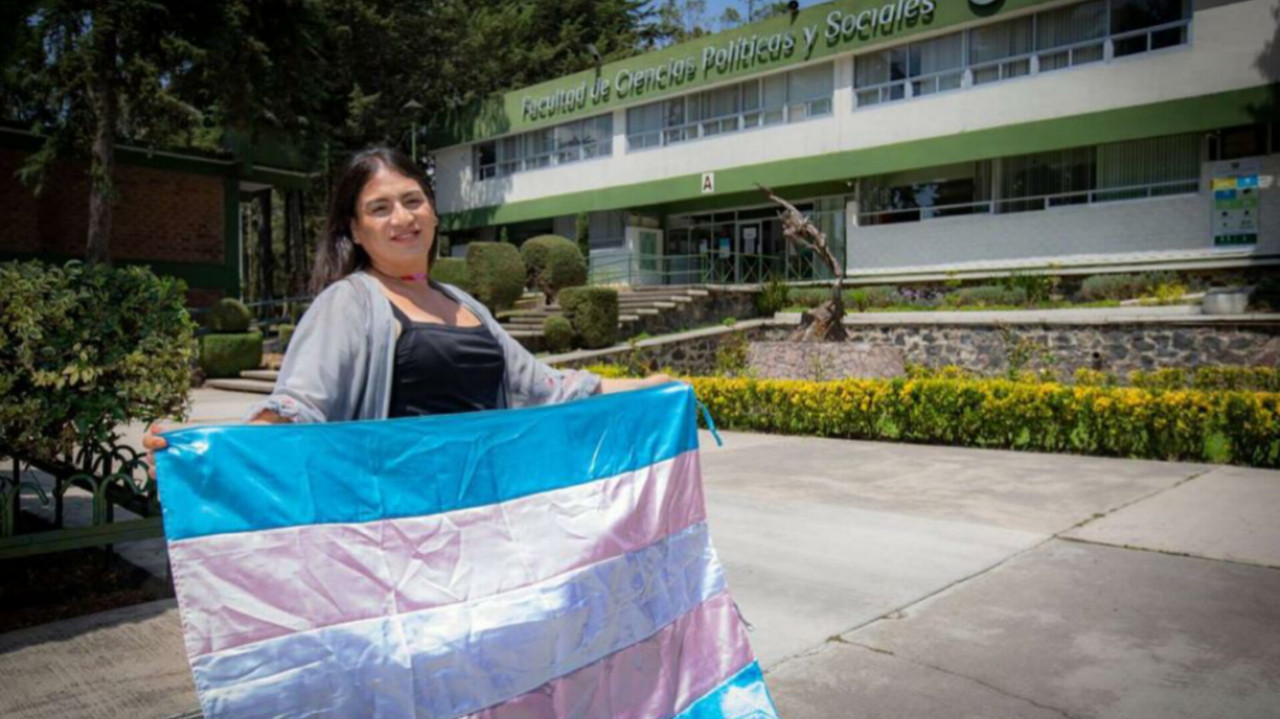 Recibe alumna de la UAEMex su documentación como mujer trans, es el segundo  caso - POSTA Estado de México