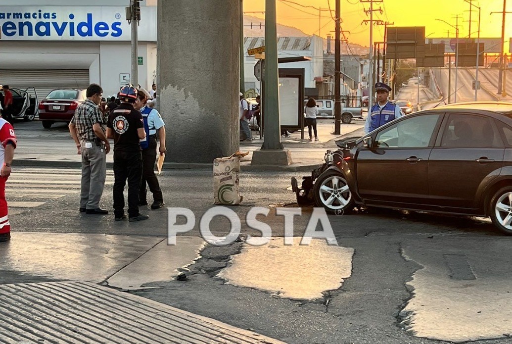 Choca Contra Auto En La Avenida Aztlán Deja Conductor Lesionado Y Huye Posta Nuevo León 2704