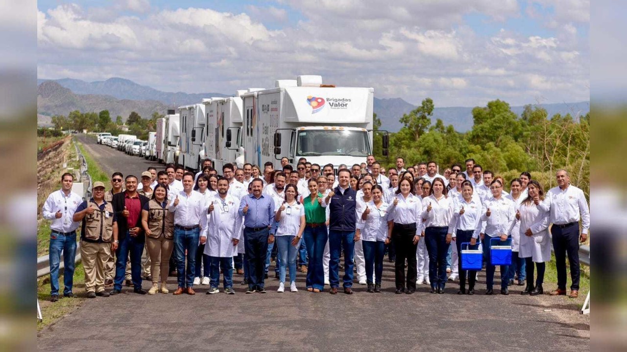 Vehículos altamente equipados para llegar a los lugares más alejados de y de difícil acceso en el estado llevan salud a todos los duranguenses. Foto: Cortesía.