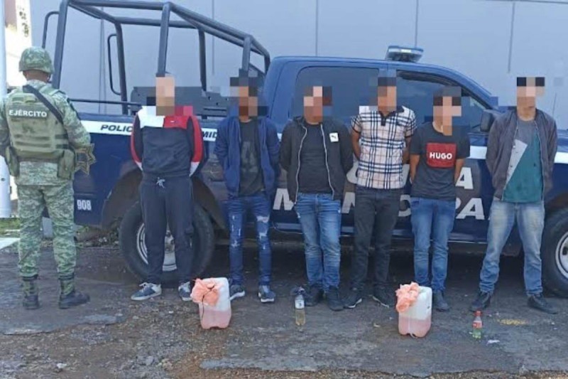 Arrestan a seis por quema de negocios y autos en Michoacán