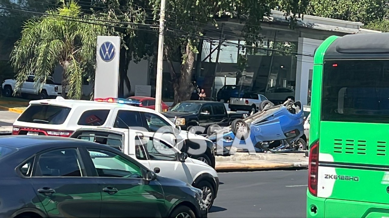 Exceso De Velocidad Ocasiona Volcadura Sobre Avenida Vasconcelos En San ...