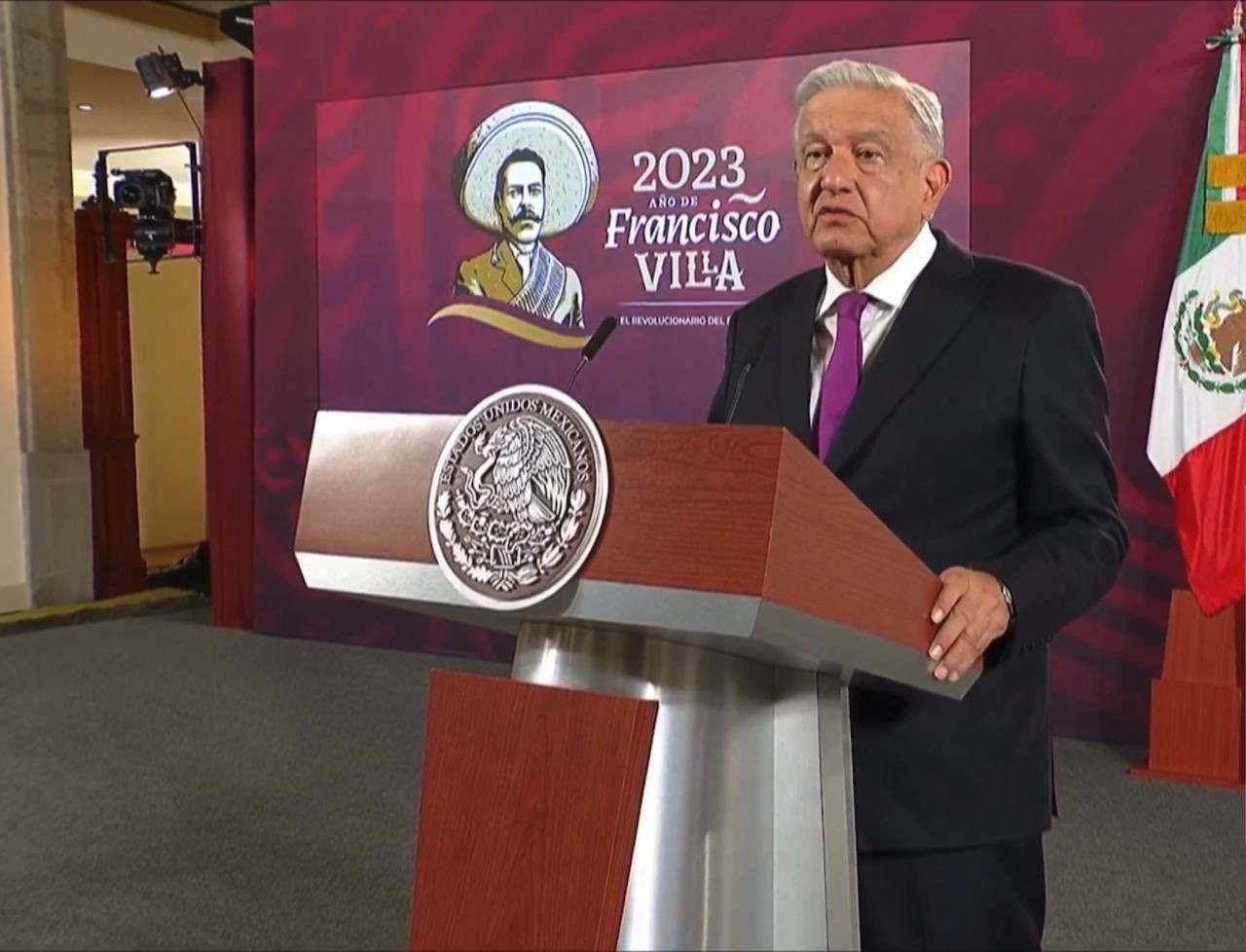 Denuncia AMLO campaña vs libros te texto gratuito