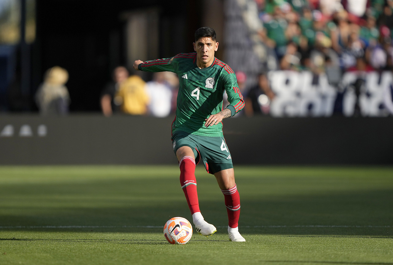 Mexican Defender Edson Álvarez Close to Signing with West Ham in Expensive Transfer