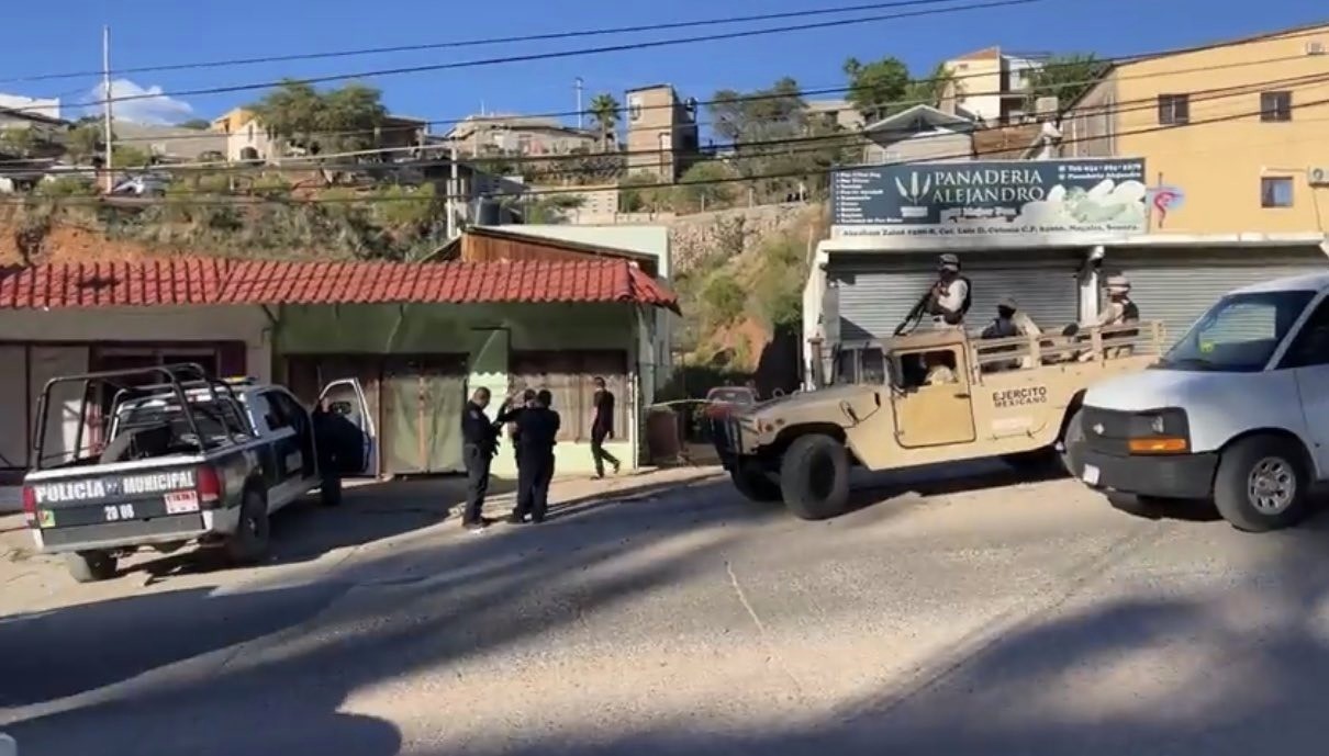 El agresor ya no se encontraba en el sitio, paramédicos de la Cruz Roja llegaron de inmediato al domicilio y confirmaron que para ese momento la menor ya no tenía signos vitales. Foto: X @michelleriveraa.