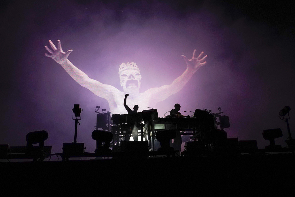 Los Chemical Brothers lanzaron su 10mo álbum de estudio 'For That Beautiful Feeling', el viernes 8 de septiembre de 2023. (Foto Alberto Pezzali/Invision/AP, archivo)