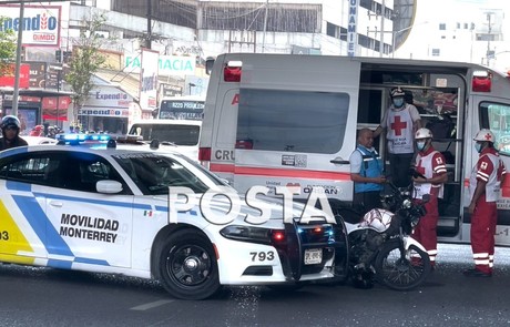 Repartidor de comida resulta lesionado en accidente vial en Monterrey