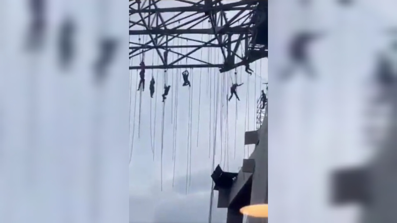 Terror en las alturas: Obreros quedan colgando a 180 metros