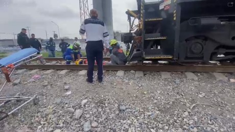 VIDEO: Hombre de 45 años es atropellado por vagón del tren y sale ileso