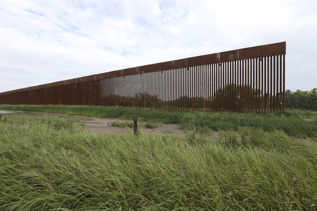 EU deja pasar 26 leyes para poder construir muro fronterizo en Texas
