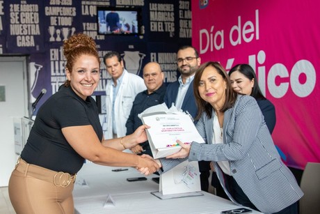 Alcaldesa Cristina Díaz lidera emotivo acto en memoria de médicos en Guadalupe