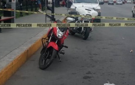 Detienen a pareja con motocicleta robada en Monterrey