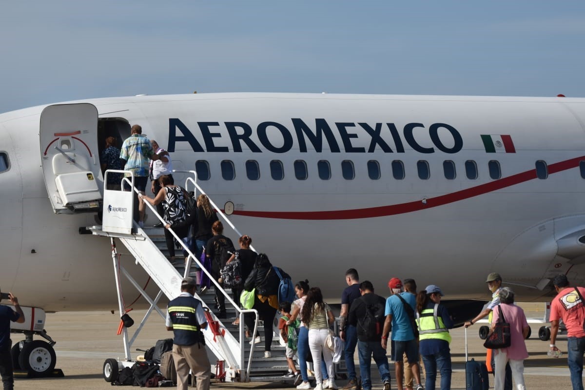 14 vuelos de ayuda en la primera jornada del puente aéreo Acapulco-México. FOTO: SICT