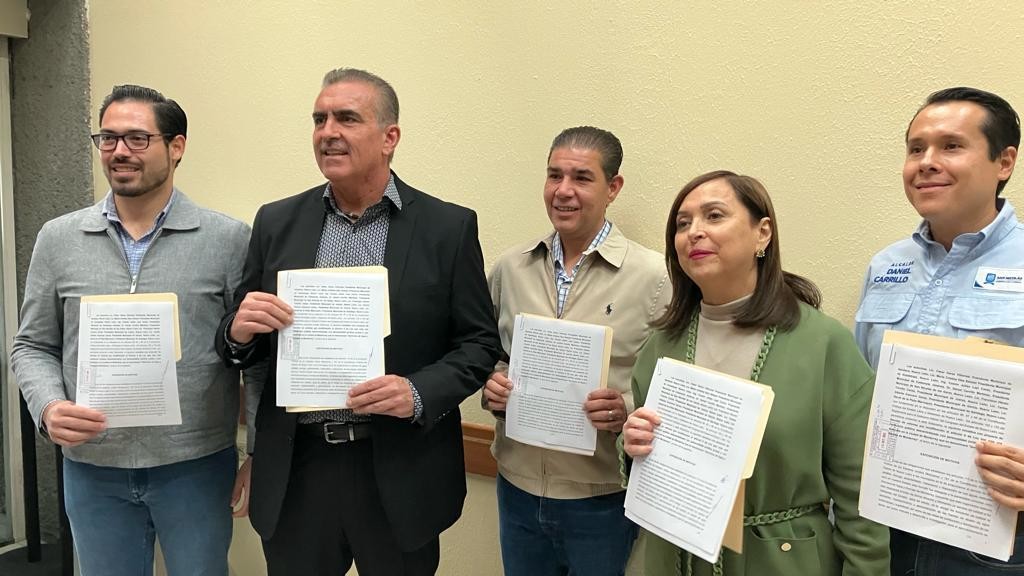 Los alcaldes de Apodaca, Guadalupe, Juárez, Santiago y San Nicolás, buscan formar parte del Consejo de Agua y Drenaje.  Foto: Armando Galicia