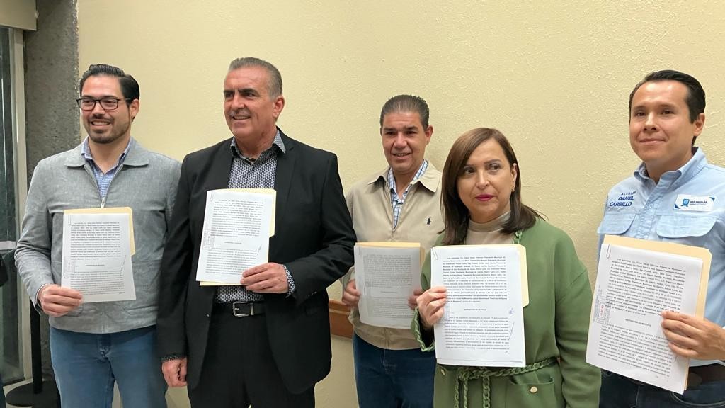 Los alcaldes de Apodaca, Guadalupe, Juárez, Santiago y San Nicolás, buscan formar parte del Consejo de Agua y Drenaje. Foto: Armando Galicia
