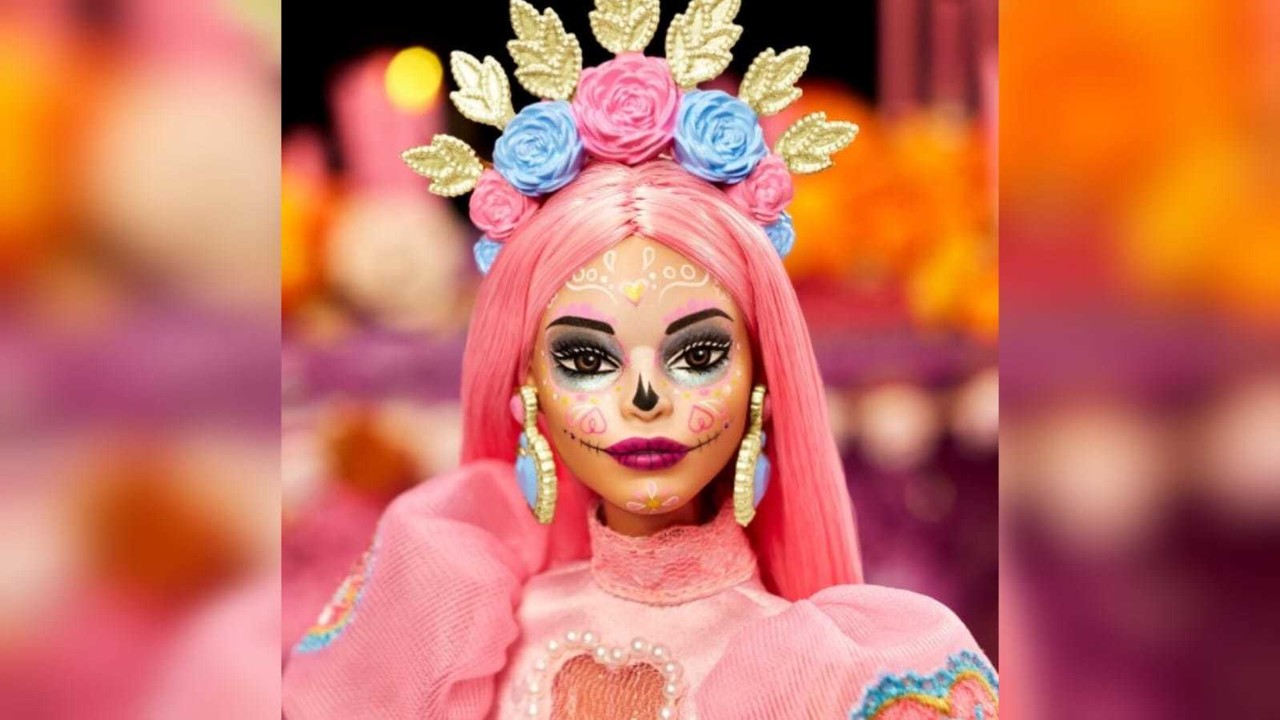 La  nueva muñeca Barbie edición Día de Muertos 2023 tiene un costo de alrededor de 3 mil pesos mexicanos. Foto: creations.mattel.com