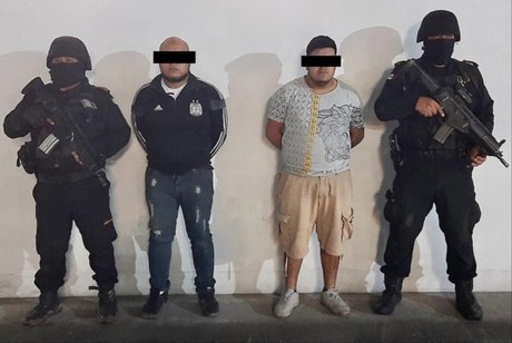 Detienen a dos hombres con arma de fuego y drogas en El Carmen, Nuevo León