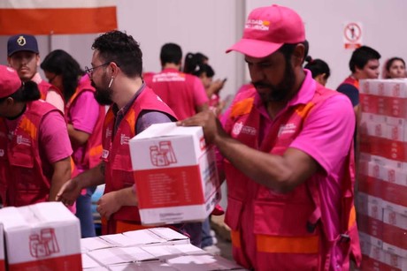 Nuevo León envía 26 toneladas de ayuda a damnificados por huracán Otis en Guerrero