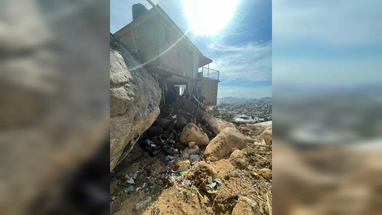 Suman 49 muertos por el azote del huracán 'Otis' en Guerrero. Foto: Facebook Estación de Bomberos Zitácuaro