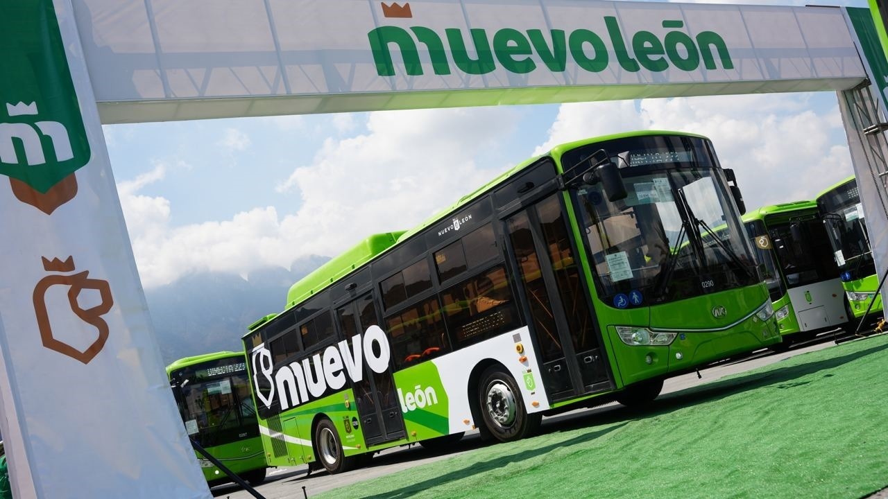 El Gobierno de Nuevo León incorporó mil nuevas unidades del transporte público que brindan servico en 17 municipios. Foto: Gobierno de Nuevo León