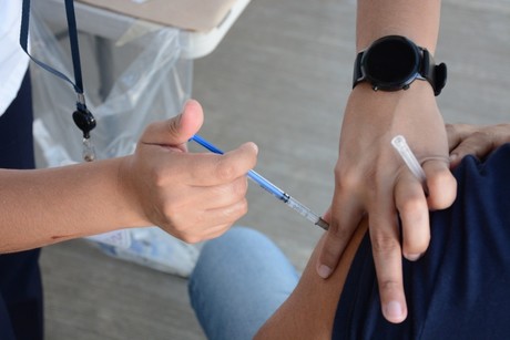 Inicia este lunes vacunación contra Covid-19 e influenza estacional 2023-2024