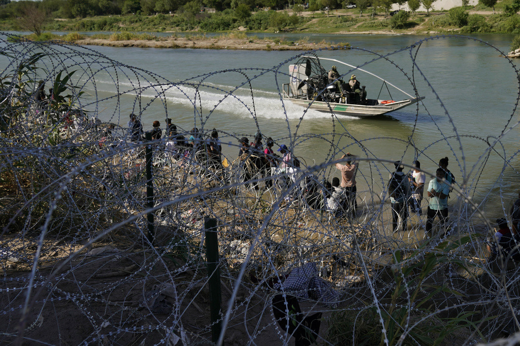 Texas avanza en polémico proyecto de ley para arrestar y expulsar inmigrantes